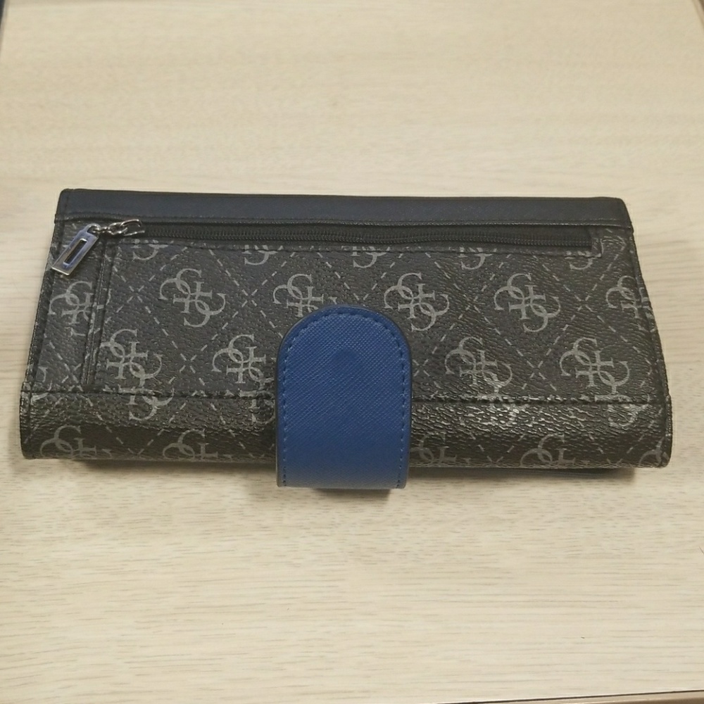 Authentic Guess Wallet - Picture 4 of 4